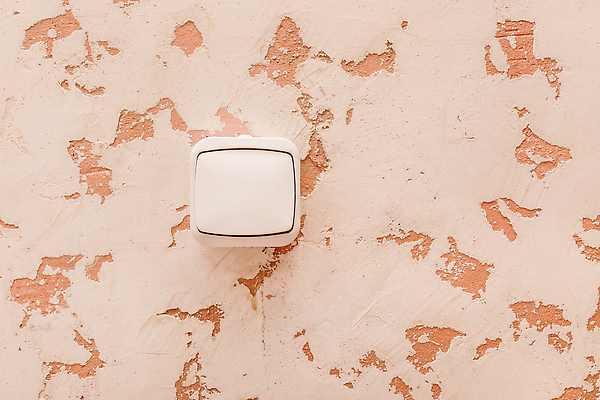 포토 JPG 해외이미지 직업 손 산업 벽 백그라운드 손가락 가정 노동자 주택 안전 사람 사람없음 내부 빛 상자 환경 힘 장비 에너지 흰색 업무 판넬 기술자 수리 플라스틱 순환 회전 철사 언론 스위치 설치 전압 제어 공급 해외202310 해외포토 컬러 모션 재질 건물 신체부위 작업 파일형식