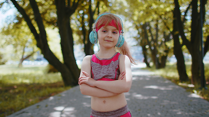 포토 JPG 해외이미지 공원 여자 행복 얼굴 어린이 음악 스포츠 포즈 학교 성공 건강 한명 10대 운동복 달리기 조깅 운동 헤드폰 활발 기쁨 듣기 결과 집중 연습 속도 체조 마라톤 걸음마 결백 혼자 자극 해외202310 해외포토 1 옷 공공시설 교육 감정 음향기기 컨셉 모션 청소년 문화예술 사람 경기 신체부위 육상스포츠 파일형식