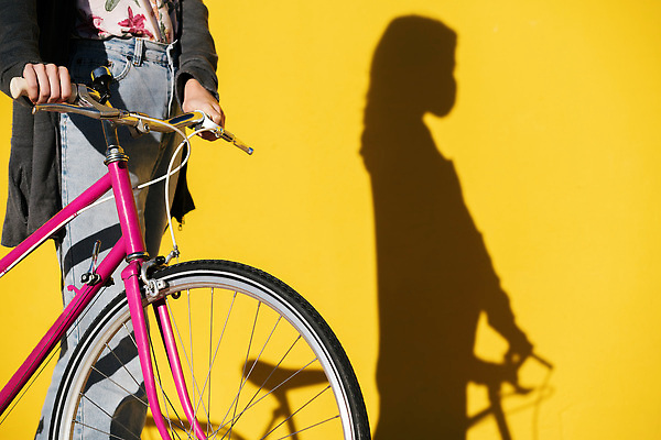 포토 JPG 해외이미지 라이프스타일 웰빙 여자 행복 교통시설 청소년 휴식 건강 그림자 가면 한명 안전 사람 10대 가로 청춘 노란색 유행 환경 자전거 활발 바이러스 보호 에코 생태계 순환 사이클링 해결 유지 기후변화 바이크레이서 바이킹 생태학 카피스페이스 해외202310 해외포토 1 교육 감정 컬러 교통 컨셉 모션 날씨 생활 바이크 공백 변화 육상스포츠 시설 파일형식