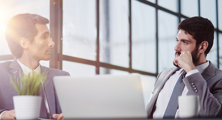 포토 JPG 해외이미지 직업 남자 안경 가구 인터넷 회사 비즈니스 사업가 협력 고글 아이디어 직장 함께함 실내 손짓 두명 노트북 컴퓨터 사무실 공책 비즈니스맨 그룹 토론 이슬람교 집중 책상 동료 시작 상담 흥분 온라인 경영 정중 프로젝트 브레인스토밍 해외202310 해외포토 잡화 감정 종교 생활용품 컨셉 관계 모션 문구용품 사람 내부 전자제품 직장인 파일형식