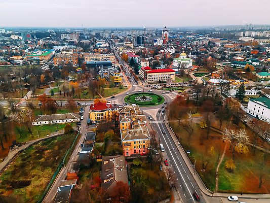포토 JPG 해외이미지 디자인 유럽 도로 여행 건축양식 교통시설 자동차 전등 거리 버스 주택 안테나 풍경 사람없음 건물 도시풍경 뷰티 운전 도시 원형 고속도로 센터 교차로 승합차 속도 바쁨 짐차 빛망울 대각선 항공촬영 드론 해외202310 해외포토 도형 건축물 건축 나라 길 선 육상교통 뷰포인트 교통 통신 모션 승용차 조명 대중교통 빛 시설 파일형식