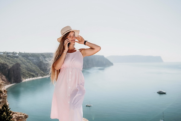 포토 JPG 해외이미지 직업 라이프스타일 여자 행복 커피 바다 여행 인터넷 비즈니스 통신 휴가 휴식 직장 관리 한명 사람 성인 해변 야외 물 여름 노트북 컴퓨터 뷰티 여행객 공책 자유 타이핑 키보드 업무 작업 네트워크 바쁨 멀리 온라인 프리랜서 해외202310 해외포토 자연요소 1 계절 감정 음료 컨셉 회사 문구용품 생활 전자제품 파일형식