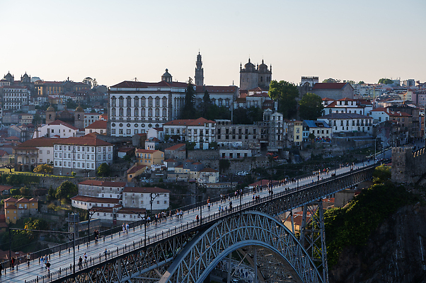 포토 JPG 해외이미지 구름 전통 유럽 문화 여행 건축양식 하늘 풍경 사람없음 건물 물 강 도시풍경 금속 와인 도시 보트 역사 도심 강가 포르투갈 대문 장면 타운 스카이라인 도루강 랜드마크 옛날 해외202310 해외포토 자연요소 건축물 건축 나라 배_교통 재질 주류 문 파일형식