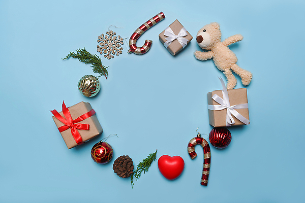 포토 JPG 해외이미지 백그라운드 크리스마스 프레임 눈꽃 사람없음 선물상자 하이앵글 곰인형 하트 원형 오브젝트 솔방울 솔잎 지팡이모양 오너먼트 해외202310 해외포토 모양 도형 기념일 인형 뷰포인트 잎 크리스마스장식 눈_날씨 선물 상자 파일형식