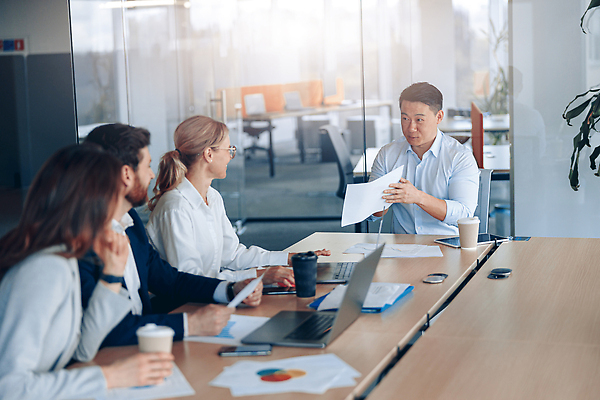 포토 JPG 해외이미지 직업 라이프스타일 여자 돈 비즈니스 설계 노동자 미소 사람 동양인 여러명 성인 금융 컴퓨터 사무실 웹 흰색 업무 작업 비즈니스맨 네트워크 발표 그룹 시장 대표 토론 상인 종업원 동료 무역 경영자 상업 온라인 매각 해외202310 해외포토 남자 산업 컬러 다수 컨셉 인터넷 관계 표정 인종 생활 경제 전자제품 직장인 재산 리더 파일형식