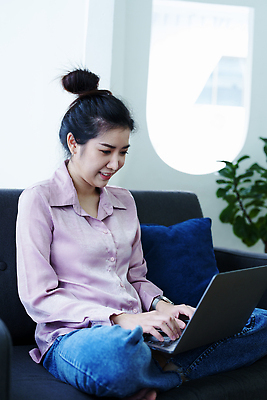 포토 JPG 해외이미지 직업 라이프스타일 여자 흑인 백그라운드 컨셉 인터넷 비즈니스 사업가 창문 휴식 설계 아파트 실내 한명 사람 앉기 인종 성인 책 가로 노트북 컴퓨터 소파 독서 기쁨 비즈니스우먼 연결 건축가 책상 온라인 청사진 혼자 카피스페이스 중소기업 해외202310 해외포토 서양인 1 감정 가구 의자 회사 모션 주택 내부 생활 전자제품 공백 직장인 파일형식