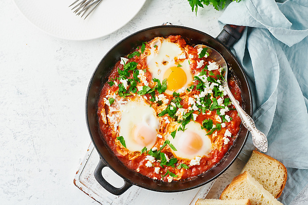 포토 JPG 해외이미지 전통 접시 음식 빵 다이어트 토마토 채소 중동 탁자 아침 파프리카 파슬리 이집트 요리 사람없음 빨간색 초록색 빛 식사 저녁식사 튀김 흰색 시골 프라이팬 아침식사 허브 후추 노른자 오믈렛 점심식사 삶기 이스라엘 채식주의자 튀니지 핸드메이드 해외202310 해외포토 주간 식물 식기 나라 컬러 가구 아프리카 주방용품 건강 계란 계란요리 향신료 채식 서아시아 파일형식