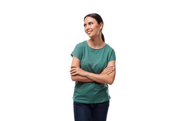 포토 JPG 해외이미지 백인 학생 긴머리 여자 행복 감정 유럽 백그라운드 티셔츠 갈색머리 실내 건강 한명 미소 손짓 초록색 청춘 뷰티 유행 귀여움 흰배경 긍정 포니테일 고립 스타일 카피스페이스 해외202310 해외포토 서양인 1 헤어스타일 나라 컬러 컨셉 셔츠 모션 표정 사람 내부 공백 흰색 파일형식