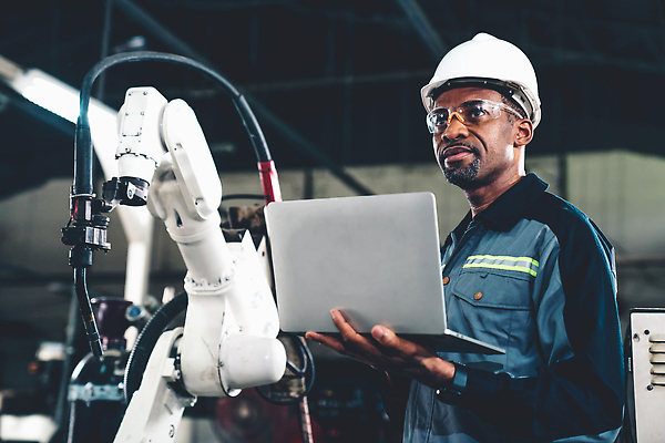 포토 JPG 해외이미지 남자 산업 공장 노동자 고글 작업복 한명 들기 상반신 성인 노트북 기계 과학기술 작업 엔지니어 안전모 성인남자한명만 해외202310 해외포토 직업 1 옷 공업 모션 기술 사람 전자제품 기술자 헬멧 안전장비 남자한명만 성인남자만 파일형식