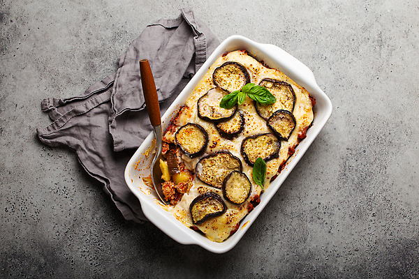 포토 JPG 해외이미지 접시 여행 백그라운드 토마토 채소 탁자 가지 휴가 건강 요리 사람없음 여름 식사 저녁식사 흰색 굽기 먹기 허브 그리스 유기농 비타민 그리스인 점심식사 그라탱 발칸반도 핸드메이드 해외202310 해외포토 서양인 식물 식기 웰빙 계절 유럽 컬러 가구 모션 서양음식 구이 영양소 파일형식