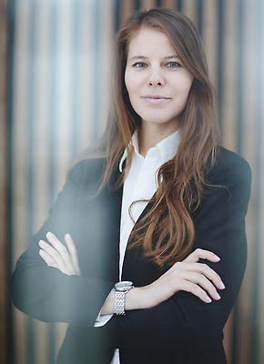 포토 JPG 해외이미지 직업 응시 여자 행복 돈 비즈니스 사업가 성공 협력 실내 한명 서기 미소 사람 인종 성인 사무실 카메라 팔짱 업무 비즈니스우먼 계산 우아함 종업원 중개인 스마트 동료 경영자 비서 팔 책임자 교차 경영 혼자 치프 해외202310 해외포토 1 시선 감정 컨셉 관계 모션 표정 내부 신체부위 전자제품 작업 직장인 재산 리더 파일형식