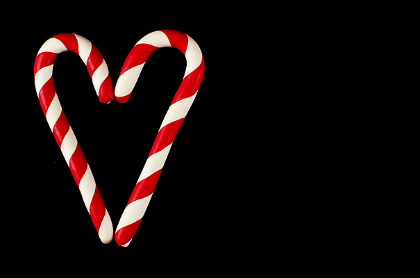 포토 JPG 해외이미지 데이트 함께함 발렌타인데이 막대사탕 사탕 사람없음 빨간색 검은색 우정 두개 신용카드 달콤 결합 유혹 열정 고립 카피스페이스 해외202310 해외포토 감정 컬러 컨셉 2 데이이벤트 디저트 금융 친구 공백 맛 파일형식