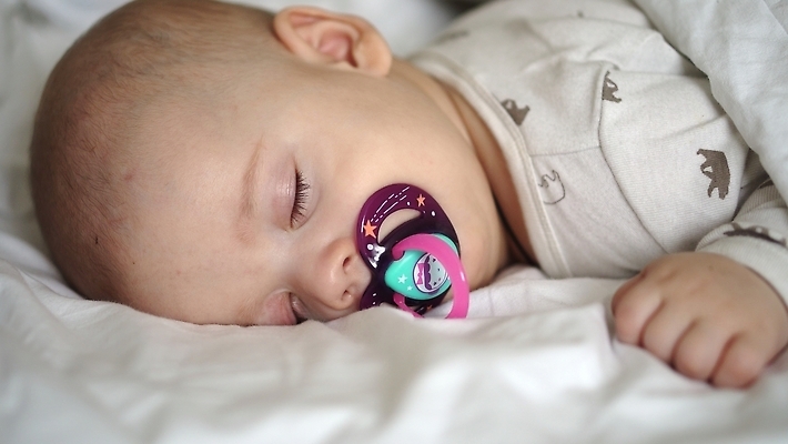 포토 JPG 해외이미지 백인 1 손 얼굴 어린이 백그라운드 가족 태국 휴식 새로움 주택 한국 건강 사랑 한명 미소 안전 사람 동양인 유행 일본 의사 흰색 아기 신생아 잠 작음 담요 낮잠 부드러움 비명 나무배경 해외202310 해외포토 서양인 감정 아시아 컬러 컨셉 관계 표정 인종 건물 신체부위 의료진 감각 크기 파일형식