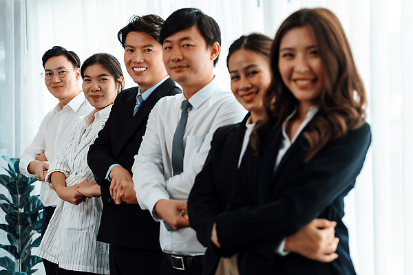 포토 JPG 해외이미지 직업 손 선 회사 비즈니스 성공 노동자 직장 함께함 동양인 정장 여러명 사무실 우정 잡기 업무 직장인 비즈니스맨 비즈니스우먼 그룹 결합 접속 종업원 동료 직원 경영자 경영 시너지 줄서기 지원 청렴 통일 해외202310 해외포토 옷 여자 남자 다수 컨셉 관계 모션 사람 인종 신체부위 친구 작업 리더 파일형식