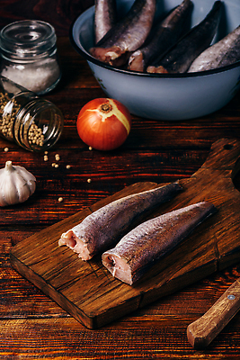 포토 JPG 해외이미지 전통 접시 음식 바다 백그라운드 다이어트 재료 양파 마늘 어류 요리 사람없음 목재 식사 저녁식사 어둠 튀김 수확 흰색 시골 항아리 양념 사발 칼 자르기 굽기 먹기 해산물 향신료 준비 꼬리 날것 소금 레시피 후추 대서양 점심식사 생식 맛있는 해외202310 해외포토 나무 식기 컬러 농업 채소 모션 건강 수중동물 도자기 사기그릇 구이 향미료 파일형식