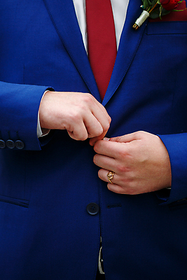 포토 JPG 해외이미지 남자 신랑 결혼 결혼식 한명 정장 상반신 성인 파란색 축하 반지 준비 성인남자한명만 해외202310 해외포토 1 옷 컬러 컨셉 장신구 사람 이벤트 남자한명만 성인남자만 파일형식