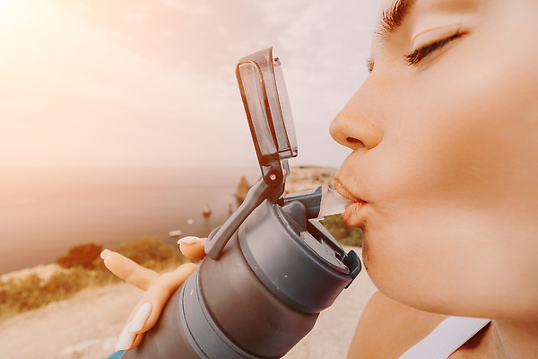 포토 JPG 해외이미지 백인 라이프스타일 여자 행복 선 모래 스포츠 바다 신체 요가 자연 아침 휴식 건강 한명 미소 사람 야외 물 여름 운동복 운동 뷰티 평화 자유 매트 반지 연습 명상 위치 필라테스 해외202310 해외포토 주간 자연요소 서양인 1 웰빙 옷 계절 감정 컨셉 장신구 표정 생활 생태계 파일형식