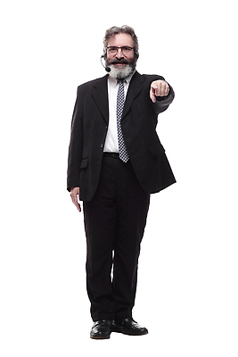 포토 JPG 해외이미지 전신 노년 남자 한명 서기 정장 가리킴 비즈니스맨 마이크 노인남자한명만 해외202310 해외포토 1 옷 음향기기 비즈니스 모션 사람 손짓 성인 직장인 남자한명만 노인남자만 파일형식