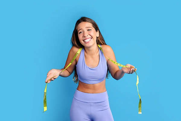 포토 JPG 해외이미지 백인 라이프스타일 유럽 스포츠 백그라운드 다이어트 요가 갈색머리 실내 줄자 건강 한명 사람 파란색 운동복 운동 숫자 공백 에너지 자르기 날씬함 연습 측정 체육관 고립 바디케어 필라테스 혼자 목업 카피스페이스 제의 밀레니얼 자극 해외202310 해외포토 서양인 문자 1 헤어스타일 웰빙 옷 나라 컬러 모션 자 내부 생활 경제 몸매 파일형식