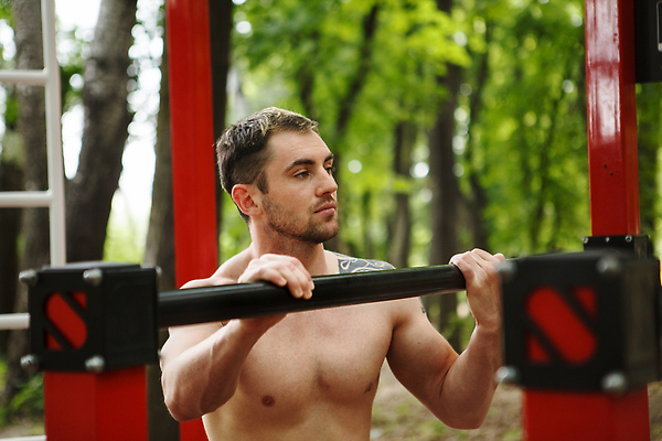 포토 JPG 해외이미지 라이프스타일 스포츠 근육 거리 건강 한명 야외 운동 힘 바 연습 운동가 자극 해외202310 해외포토 1 사람 생활 파일형식