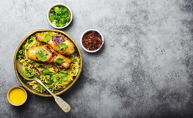 포토 JPG 해외이미지 템플릿 전통 접시 문화 백그라운드 탁자 밥 양파 프레임 육류 동양인 사람없음 초록색 갈색 노란색 식당 숟가락 식사 저녁식사 치킨 어둠 공백 튀김 수확 시골 사발 맛 인도인 메뉴 매움 카레 점심식사 마살라 사프란 핸드메이드 강황 카피스페이스 맛있는 비어있는 해외202310 해외포토 외국인 식기 음식 컬러 가구 컨셉 농업 채소 식재료 수저 인종 상점 사기그릇 향신료 닭고기요리 파일형식