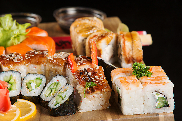 포토 JPG 해외이미지 전통 접시 문화 음식 백그라운드 다이어트 탁자 밥 건강 어류 요리 동양인 사람없음 목재 세트 주방 식당 식사 저녁식사 초밥 신선 해조류 맛 참치 먹기 해산물 메뉴 준비 날것 롤 연어 점심식사 맛있는 해외202310 해외포토 나무 식기 가구 컨셉 재료 모션 인종 상점 수중동물 해양식물 일본음식 파일형식