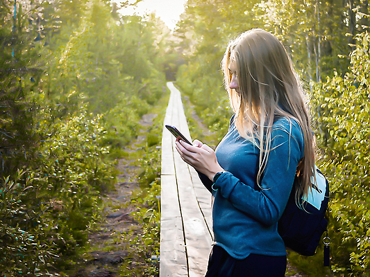 포토 JPG 해외이미지 모자 길 스포츠 여행 셔츠 가방 배낭 성공 휴식 한명 서기 사람 성인 야외 걷기 산책 흐름 자유 탐험 개울 그룹 황금 우아함 고독 목표 격려 승객 발견 독립 혼자 수평선 힙스터 카피스페이스 해외202310 해외포토 1 잡화 패션 감정 컨셉 상의 모션 강 공백 파일형식