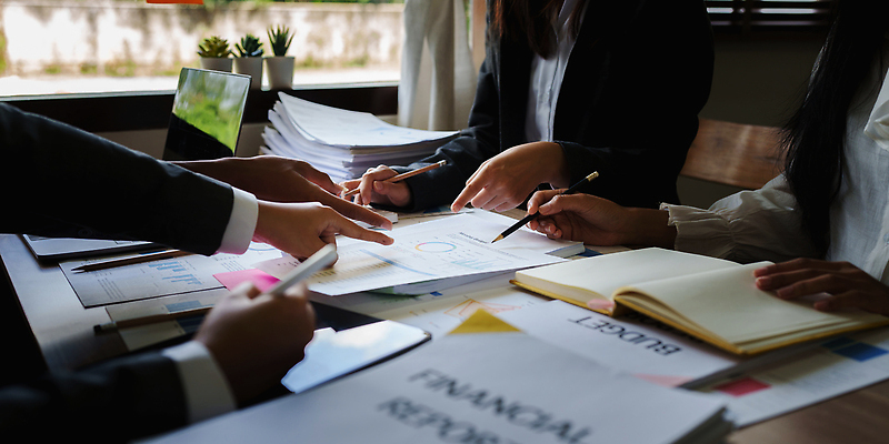 포토 JPG 해외이미지 백그라운드 컨셉 돈 인터넷 비즈니스 통계 성공 그래프 미래 기술 사람 사람없음 금융 경제 컴퓨터 글로벌 디지털 스크린 정보 성장 비즈니스맨 네트워크 시장 계획 주식 연결 큼 사이버 분석 투자 시스템 이익 온라인 혁명 경영 마케팅 자금 가상 정확 해외202310 해외포토 남자 전자제품 직장인 재산 크기 파일형식