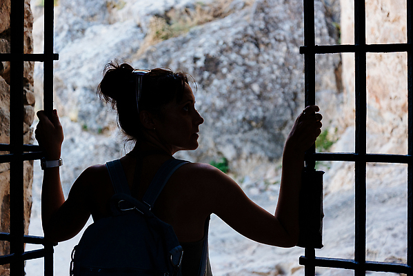 포토 JPG 해외이미지 전통 여자 실루엣 문화 벽 여행 생각 건축양식 창문 휴가 그림자 한명 서기 사람 문 탑 금속 힘 자유 오픈 성 중세 역사 스페인 당기기 보호 시작 보안 천연기념물 숨김 관심 구식 랜드마크 루트 왕국 웅장함 해외202310 해외포토 1 건축물 건축 유럽 컨셉 모션 재질 촬영기법 안전 파일형식