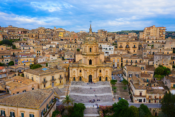 포토 JPG 해외이미지 유럽 여행 건축양식 지붕 주택 풍경 경사 사람없음 야외 건물 도시풍경 성당 교회 이탈리아 세계문화유산 도시 역사 옥상 이탈리아문화 타운 천연기념물 구시가지 랜드마크 바로크 옛날 해외202310 해외포토 건축물 건축 나라 종교건축 문화재 유럽문화 파일형식