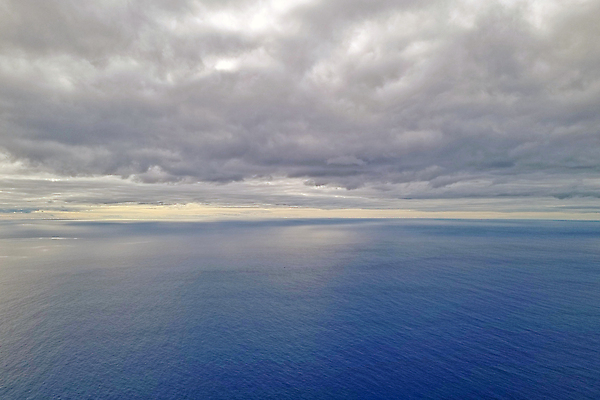 포토 JPG 해외이미지 구름 바다 여행 백그라운드 패턴 자연 하늘 날씨 안테나 풍경 사람없음 야외 물 파란색 빛 뷰티 일출 어둠 봄 회색 흰색 분위기 장면 폭풍 천국 흐림 내추럴 넘어짐 뇌우 대패 수평선 해외202310 해외포토 자연요소 계절 컬러 컨셉 무늬 통신 모션 노을 생태계 파일형식