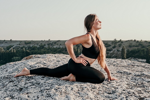 포토 JPG 해외이미지 라이프스타일 웰빙 옷 여자 행복 중년 컨셉 요가 자연 성공 휴식 건강 한명 풍경 야외 일상 운동 뷰티 유행 평화 환경 강사 스트레칭 고요 일몰 하이킹 탐험 최고 황무지 숲 연습 명상 레깅스 내추럴 필라테스 스타일 자극 해외202310 해외포토 직업 1 감정 하의 레저 사람 성인 라이프 생활 노을 생태계 파일형식