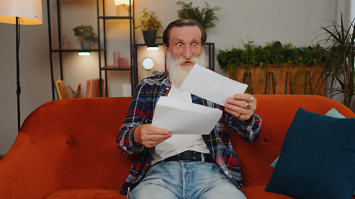 포토 JPG 해외이미지 직업 할아버지 노년 행복 돈 성공 봉투 주택 기념 선물 한명 금융 독서 시험 정보 최고 오픈 뉴스 결과 은퇴 편지 입장 고객 알림 흥분 기회 초대 승진 보험 계산서 대출 복권 승인 승자 해외202310 해외포토 1 교육 남자 감정 컨셉 사람 성인 건물 경제 재산 파일형식