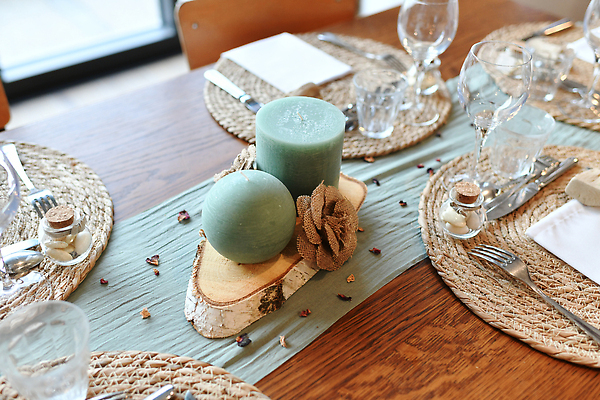 포토 JPG 해외이미지 그릇 식기 접시 디자인 꽃 안경 결혼 포크 꽃무늬 유리 탁자 결혼식 사탕 선물 이벤트 사람없음 내부 장식 수건 파티 과자 식당 축제 낭만 식탁보 시골 고급 우아함 배열 꽃집 민트 서비스 냅킨 서빙 설정 내추럴 구성 접수 터키석 스타일 해외202310 해외포토 식물 잡화 가구 컨셉 무늬 재질 디저트 위생용품 상점 보석 허브 파일형식