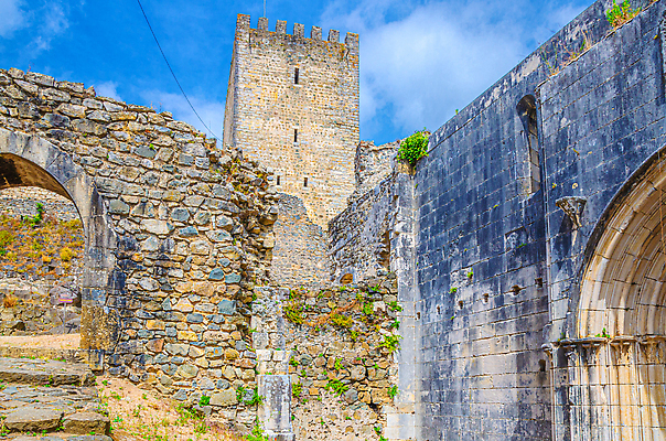 포토 JPG 해외이미지 전통 외관 유럽 문화 벽 여행 건축양식 사람없음 야외 건물 탑 골동품 종 바위 도시 성 센터 방어 중세 역사 보호 포르투갈 언덕 아치 타운 강화 공화국 랜드마크 안뜰 옛날 왕국 파멸 해외202310 해외포토 건축물 건축 나라 컨셉 어류 돌_바위 파일형식 소멸