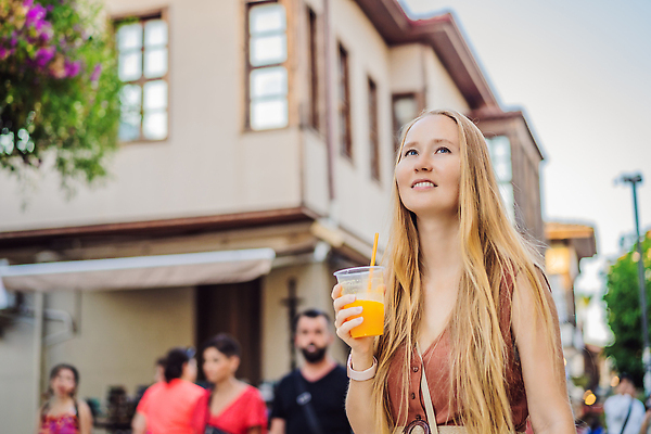 포토 JPG 해외이미지 라이프스타일 손 계절 행복 문화 음료 음식 여행 과일 재료 휴가 휴식 거리 건강 한명 미소 사람 뷰티 여행객 일몰 주스 신선 역사 시장 맛 먹기 레몬 유기농 날것 칠면조 건강식 내추럴 랜드마크 비건 맛있는 튀르키예 해외202310 해외포토 1 웰빙 감정 아시아 컨셉 모션 조류 표정 생활 신체부위 노을 채식주의자 파일형식