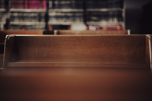 포토 JPG 해외이미지 교육 가구 의자 학교 탁자 책장 실내 사람없음 내부 목재 스터디 도서관 대학교 해외202310 해외포토 나무 생활용품 재료 학습 파일형식