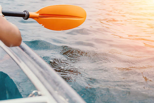 포토 JPG 해외이미지 1 라이프스타일 여자 호수 스포츠 파도 바다 섬 여행 자연 휴가 건강 한명 사람 야외 물 여름 맑음 장비 탐험 투명 카누 카약 노젓기 탐사 뱃놀이 해외202310 해외포토 자연요소 계절 배_교통 모션 날씨 생활 전통놀이 수상스포츠 생태계 파일형식