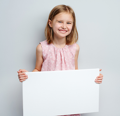 포토 JPG 해외이미지 학생 여학생 교육 행복 포스터 어린이 벽 백그라운드 한명 미소 스터디 뷰티 우주 공백 방 회색 최초 계산서 카피스페이스 비어있는 해외202310 해외포토 1 여자 감정 컬러 표정 사람 학습 파일형식