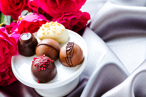 포토 JPG 해외이미지 꽃 음식 분홍색 꽃다발 꽃무늬 디저트 사탕 종류 선물 사람없음 빛 장미 초콜릿 희망 여러개 회색 직물 원형 개화 고급 달콤 은색 매끈함 혼합 작음 실크 천 영원 프리미엄 스타일 해외202310 해외포토 도형 식물 감정 컬러 다수 컨셉 무늬 감각 맛 크기 파일형식