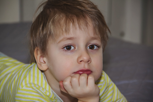 포토 JPG 해외이미지 백인 모델 학생 라이프스타일 디자인 남자 행복 얼굴 어린이 백그라운드 표정 한명 미소 사람 소년 장식 10대 빛 뷰티 환경 방 침대 작음 엽서 긍정 서식지 내추럴 성격 스타일 해외202310 해외포토 서양인 1 감정 가구 컨셉 청소년 생활 신체부위 크기 편지 파일형식