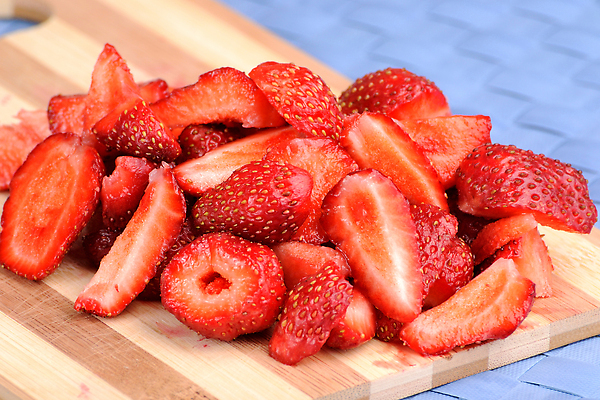 포토 JPG 해외이미지 열매 음식 컬러 조각 과일 자연 딸기 디저트 건강 사람없음 빨간색 초록색 파란색 식탁보 신선 달콤 맛 아침식사 먹기 에코 유기농 칼로리 생태학 채식주의자 맛있는 해외202310 해외포토 식물 웰빙 교육 컨셉 모션 환경 식사 생태계 채식 파일형식