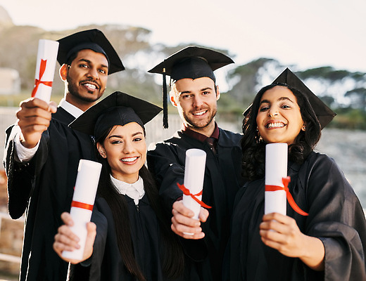 포토 JPG 해외이미지 서양인 여자 남자 학사모 학교 졸업식 졸업생 들기 여러명 상반신 성인 앞모습 졸업가운 졸업장 성인만 해외202310 해외포토 외국인 모자_잡화 교육 뷰포인트 다수 졸업 모션 사람 가운 파일형식