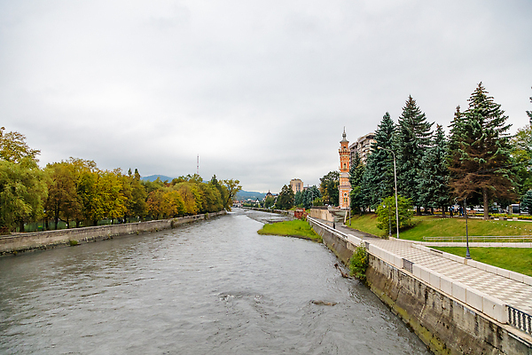 포토 JPG 해외이미지 여행 건축양식 자연 하늘 파노라마 풍경 사람없음 야외 건물 물 강 도시풍경 뷰티 교회 탑 도시 개울 역사 도심 러시아 타운 스카이라인 랜드마크 옛날 해외202310 해외포토 자연요소 건축물 건축 유럽 종교건축 촬영기법 생태계 파일형식