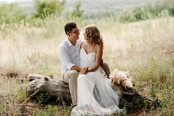 포토 JPG 해외이미지 나무 커플 드레스 남자 꽃 안경 길 모래 꽃다발 결혼 밭 함께함 관리 웃음 두명 초록색 걷기 기쁨 흰색 잡기 소나무 숲 사방 해외202310 해외포토 식물 잡화 옷 감정 컬러 컨셉 농업 관계 모션 표정 사람 이벤트 파일형식