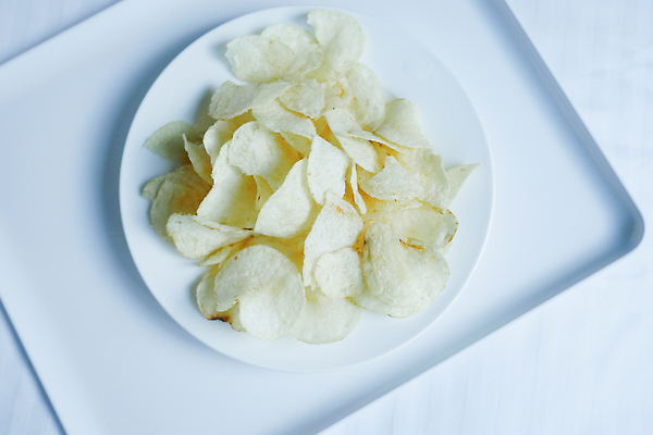 포토 JPG 해외이미지 탁자 감자 사람없음 빨간색 쌓기 튀김 신선 사발 맛 폐기물 향신료 매움 칼로리 해로움 해외202310 해외포토 음식 컬러 가구 컨셉 채소 모션 사기그릇 쓰레기 향미료 파일형식