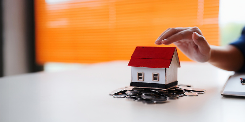 포토 JPG 해외이미지 모델 손 컨셉 돈 비즈니스 가족 성공 부동산 미래 설계 주택 한명 금융 경제 쌓기 동전 성장 절약 시장 재산 황금 구매 가격 투자 결제 이익 보험 대출 빚 관심 렌탈 부동산중개인 수입 자금 진짜 해외202310 해외포토 1 관계 모션 사람 건물 신체부위 쇼핑 중개인 파일형식