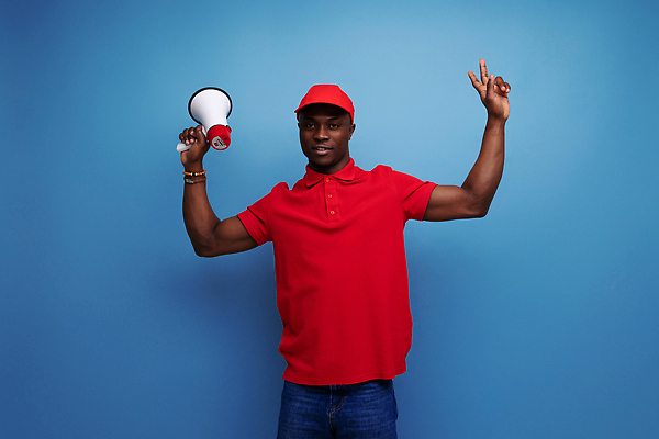 포토 JPG 해외이미지 템플릿 손 남자 음식 백그라운드 유니폼 비즈니스 주택 실내 말하기 한명 사람 성인 빨간색 30대 세일 확성기 업무 배달원 볼륨 종업원 서비스 속도 신분 오디오 고립 비명 주목 브랜딩 해외202310 해외포토 직업 1 옷 컬러 모션 내부 건물 신체부위 장년 전자제품 작업 파일형식