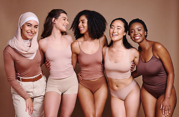 포토 JPG 해외이미지 백인 여자 허리손 흑인 함께함 여러명 상반신 성인 앞모습 뷰티 화목 우정 피부관리 다인종 황인 히잡 성인여자만 바디포지티브 해외202310 해외포토 서양인 뷰포인트 포즈 다수 컨셉 사람 인종 친구 유행 이슬람문화 여자만 성인만 파일형식