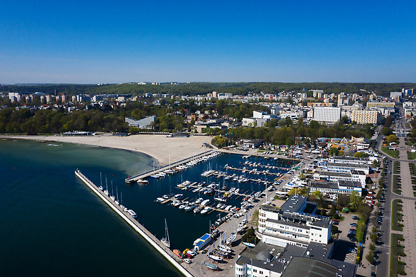포토 JPG 해외이미지 유럽 산업 컬러 여행 요트 건축양식 하늘 휴가 항해 안테나 풍경 사람없음 야외 건물 물 도시풍경 햇빛 항구 고층빌딩 도시 만 보트 휴양지 방파제 함선 장면 포트 타운 스카이라인 폴란드 항공촬영 랜드마크 수평선 해외202310 해외포토 자연요소 건축물 공공시설 건축 나라 뷰포인트 배_교통 통신 교통시설 빌딩 태양 장소 파일형식
